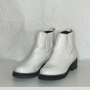Steve Madden White Ankle Boots with‎ Black Soles